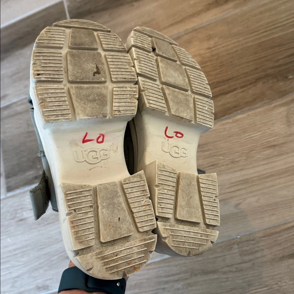 UGG 6 1/2 Ashton platform slide sandals